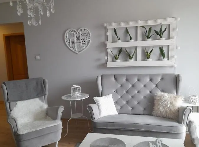 Apartament Na Przylesiu アパート シフィノウイシチェ